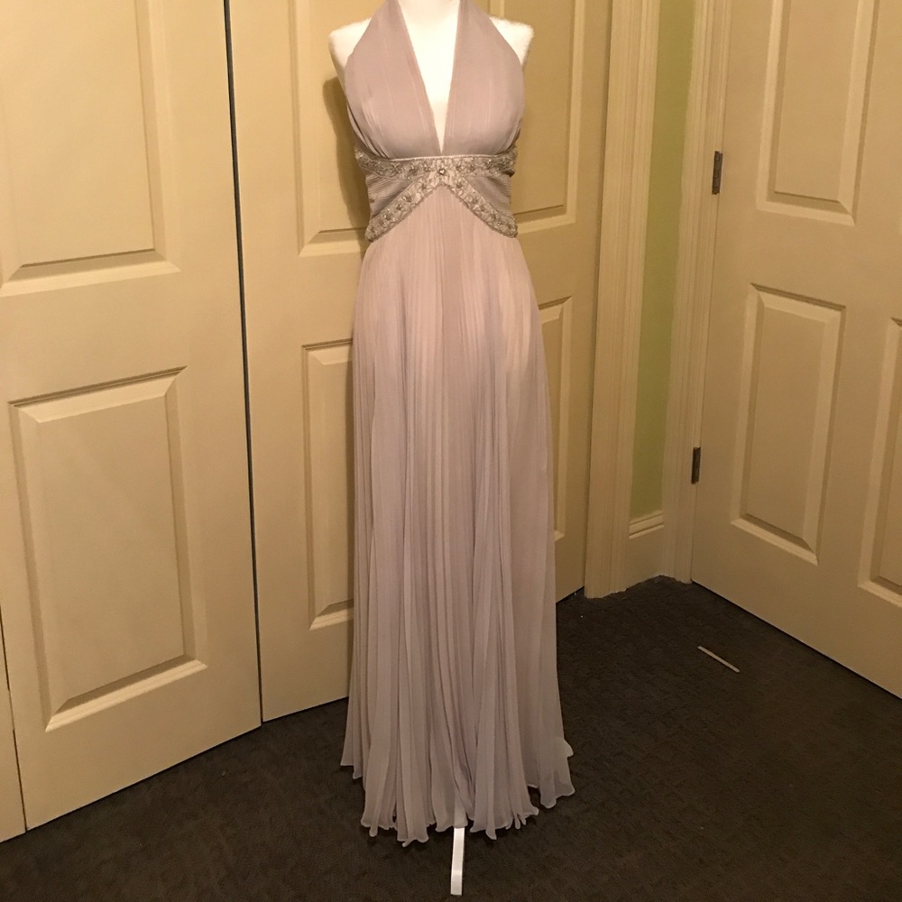 BADGLEY MISCHKA FORMAL GOWN.